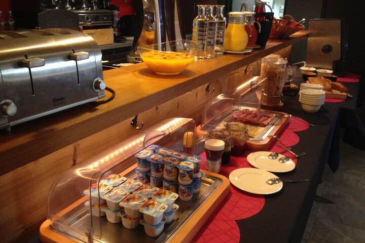 Breakfast/Coffee Service 37 of 50