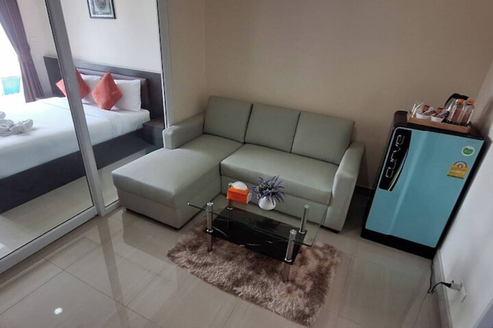 Room 35 of 76