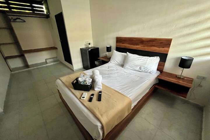 Room 72 of 108
