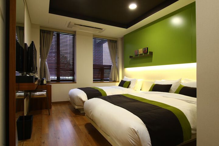 Room 9 of 49