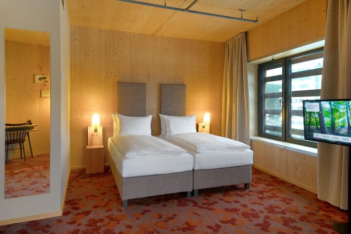 Room 5 of 37