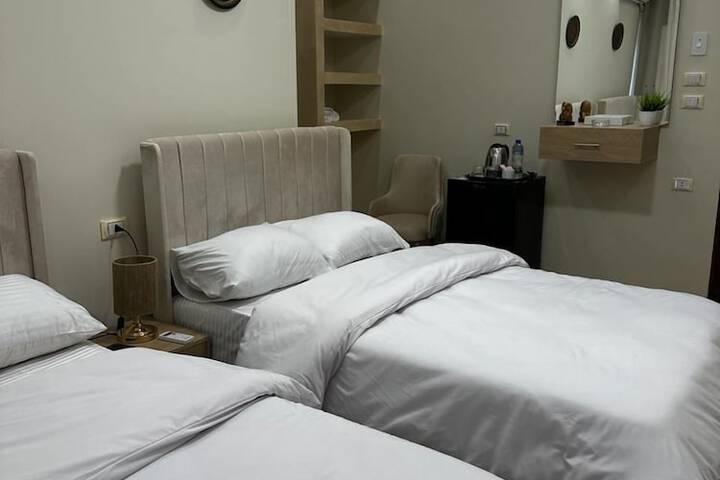 Room 13 of 37