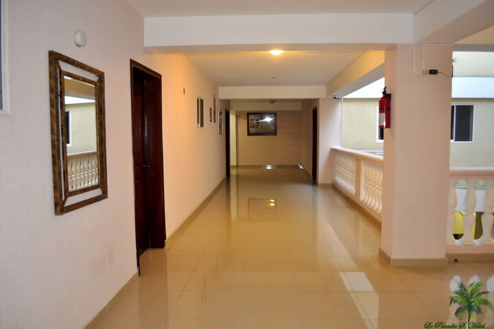 Ballroom/Hall 31 of 36