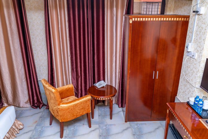 Room 10 of 66