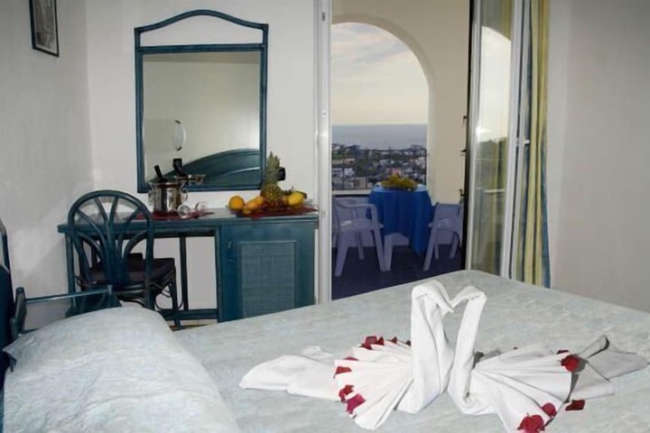 Room 4 of 30