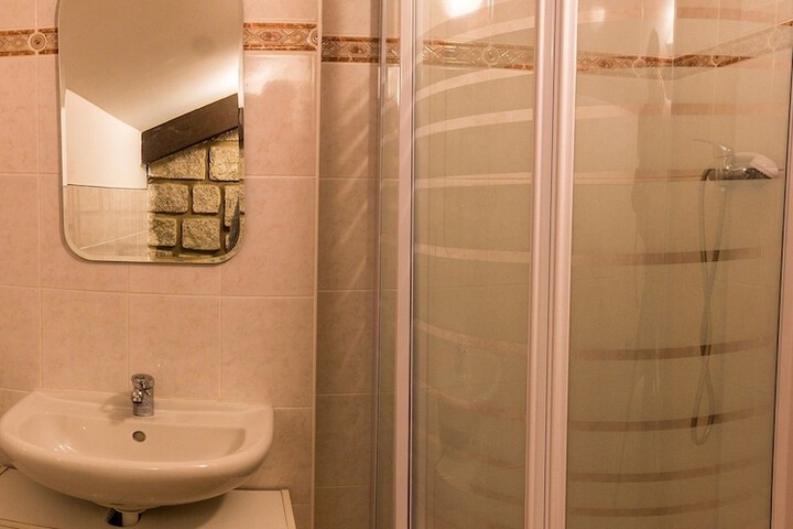 Room 10 of 30