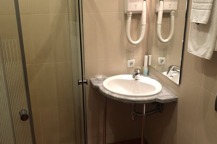 Room 42 of 78