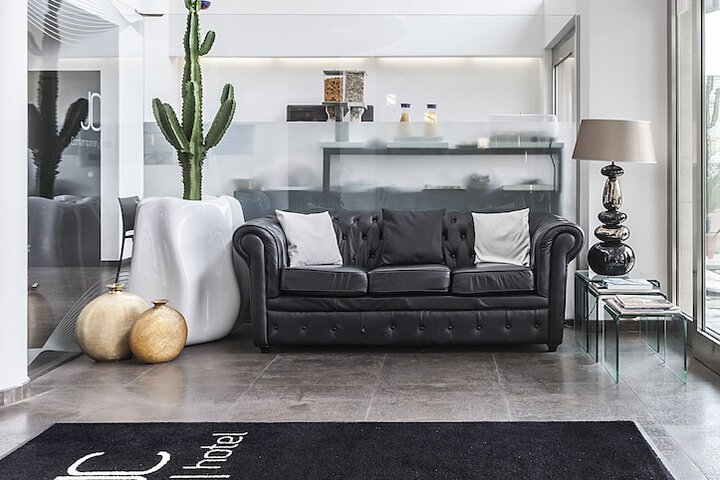 Entrance & Lobby