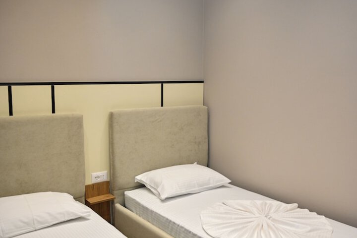 Room 14 of 34