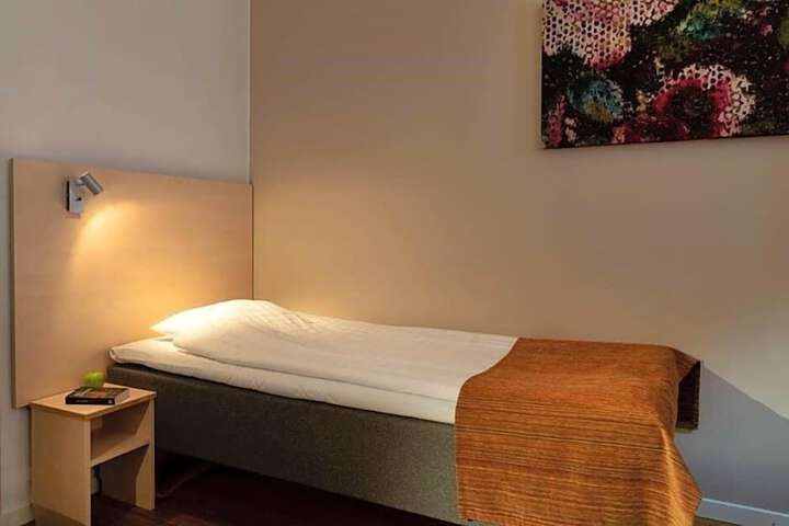 Room 7 of 32