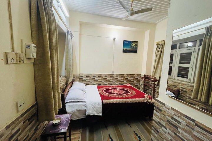 Room 3 of 34