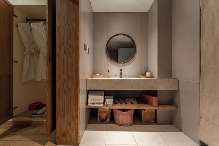 Room 52 of 82