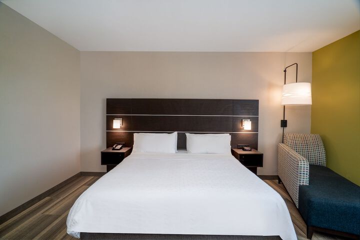 1 King Bed (16 of 26)