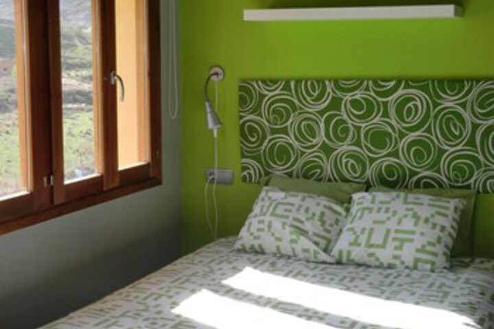 Room 2 of 6