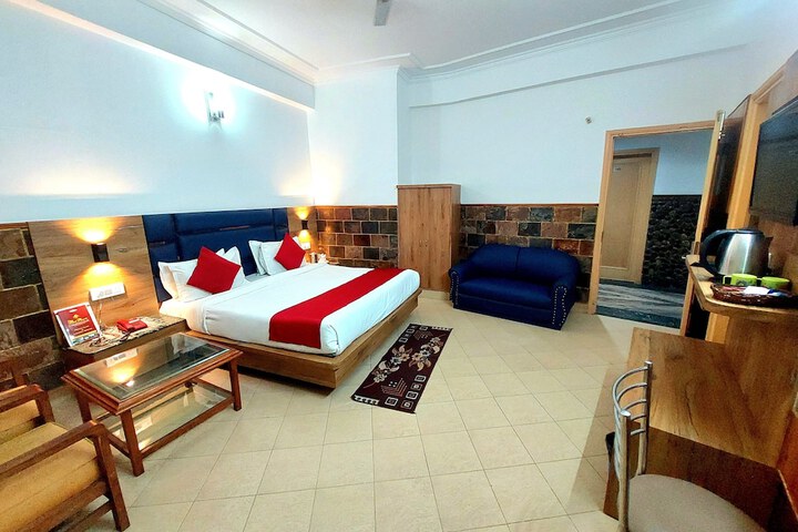 Room 8 of 16