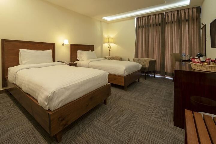 Room 7 of 16