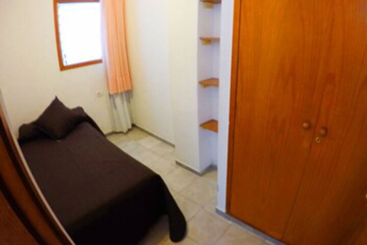 Room 9 of 18