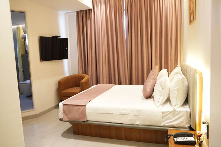 Room 32 of 83