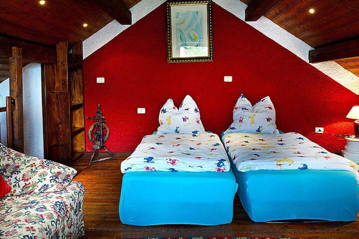 Room 4 of 39