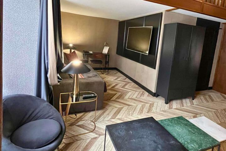 Room 34 of 80