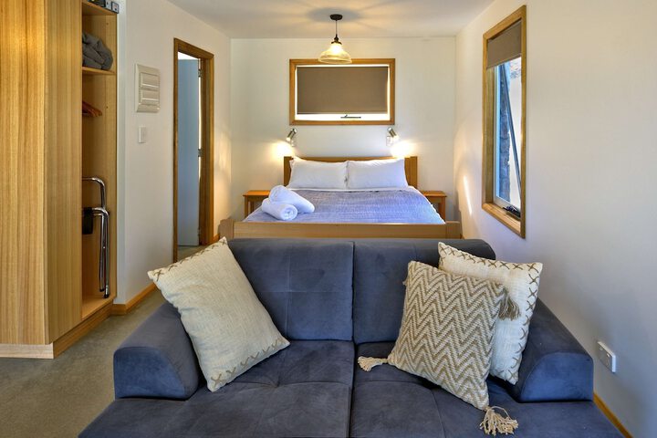 Room 2 of 10