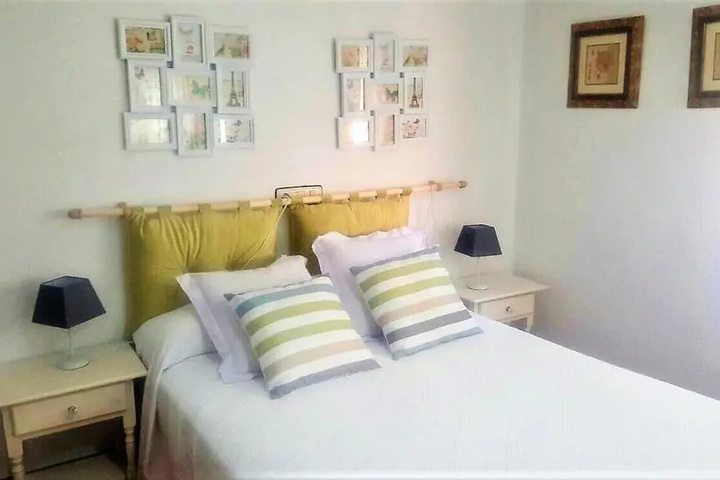 Room 5 of 11