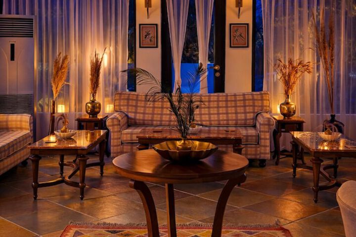 Lounge 31 of 40