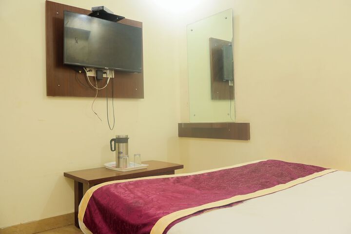 Room 8 of 38