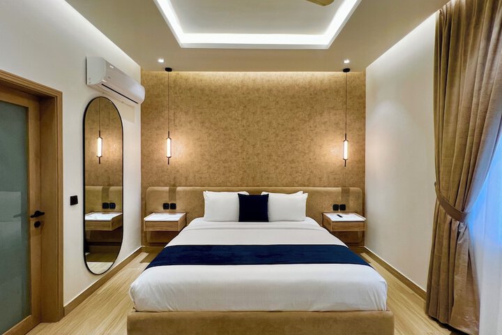 Room 13 of 27