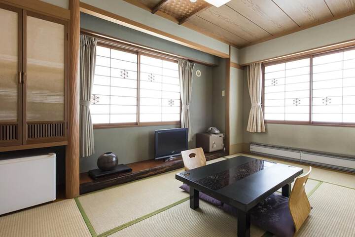 Room 4 of 34