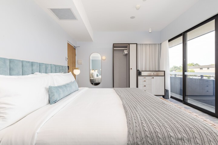 Room 43 of 89