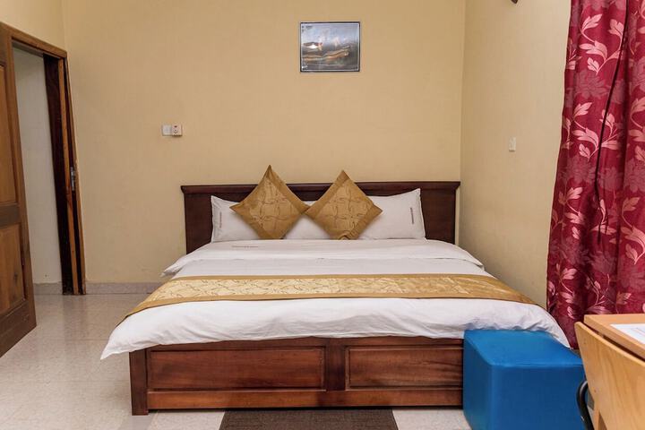 Room 6 of 119