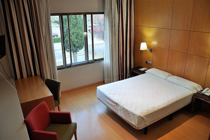 Room 8 of 31