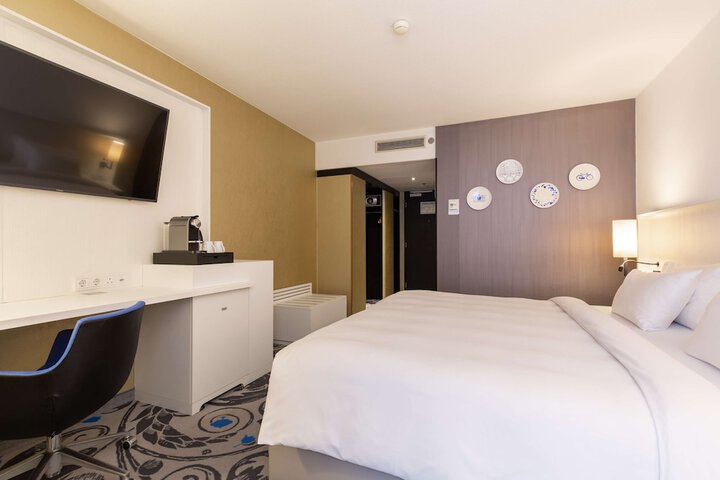 Room 52 of 115