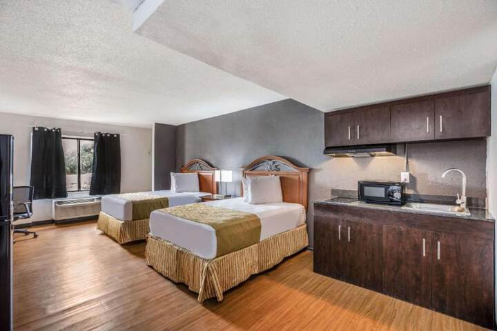 2 Double Beds (9 of 17)