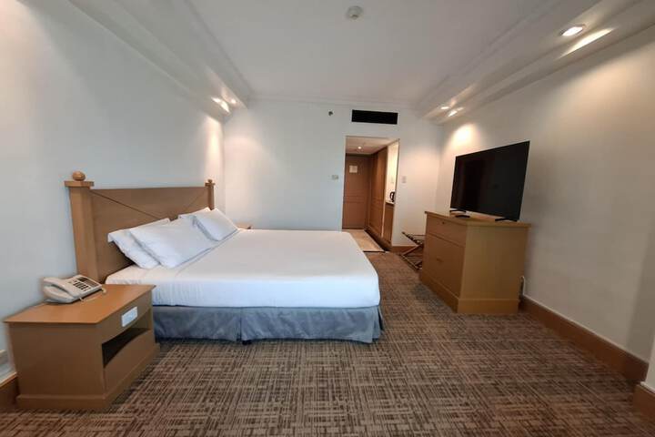 Room 17 of 103