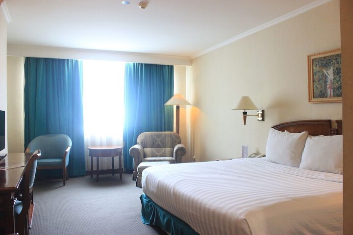Room 8 of 48