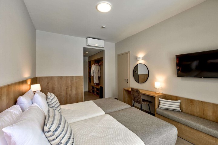 Room 22 of 115