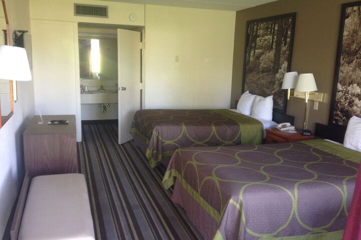 1 King Bed (4 of 20)