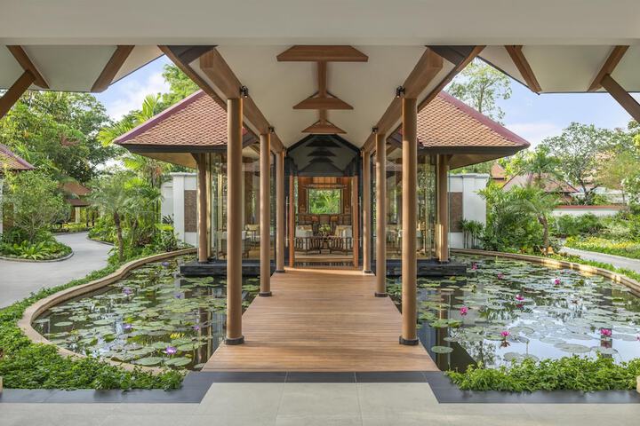 Hotel Lobby