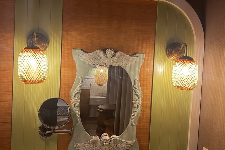 Room 20 of 76