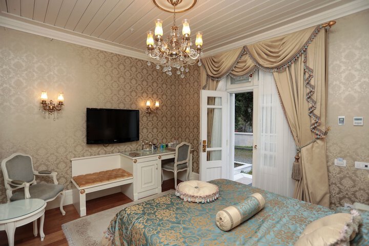 Room 13 of 83