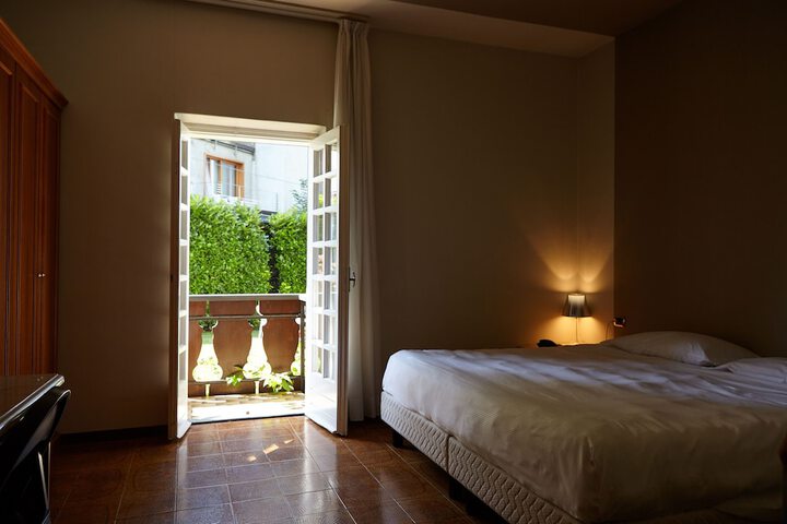 Room 3 of 38