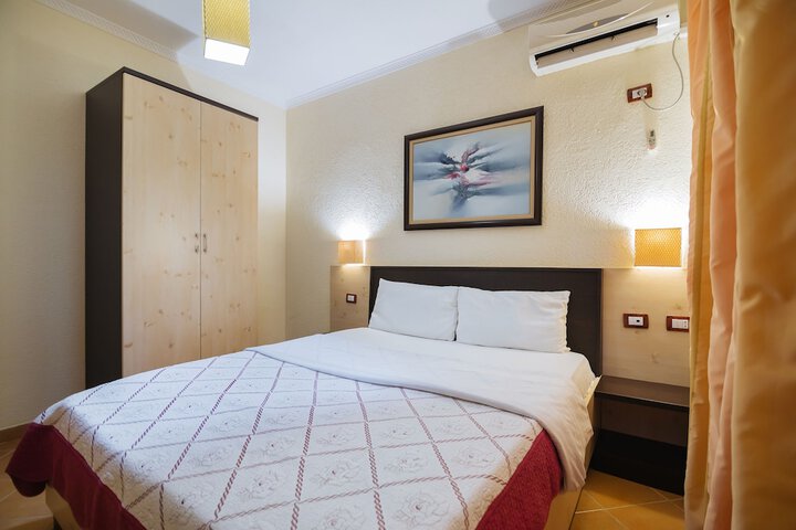 Room 5 of 23