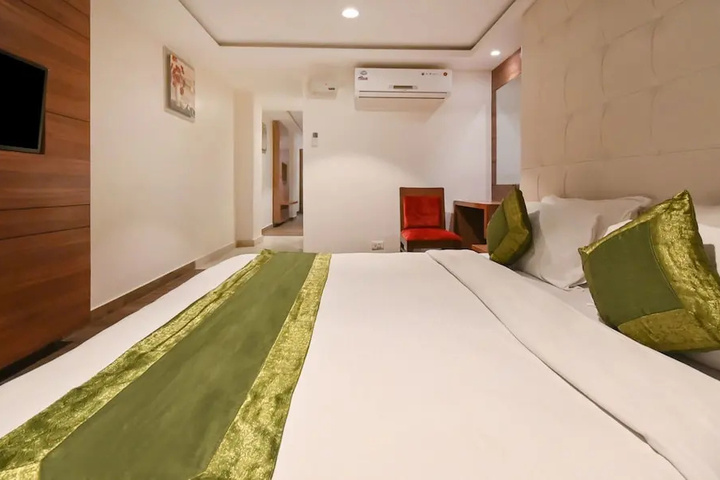 Room 5 of 13