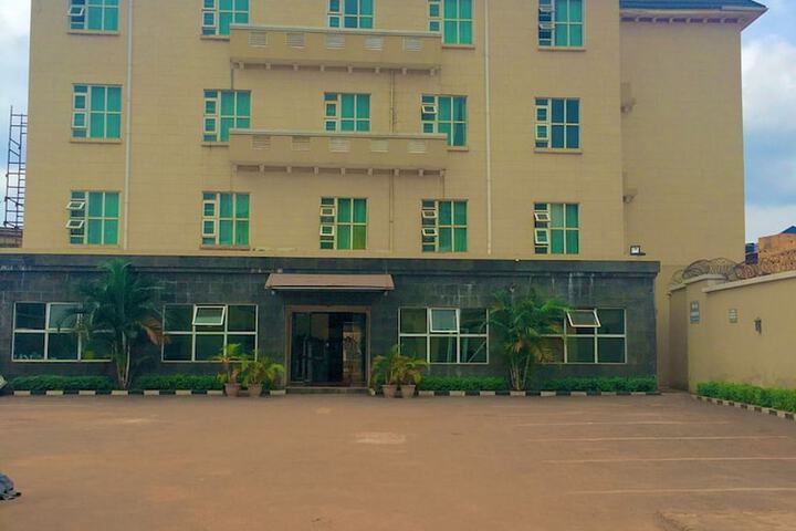 Exterior of Hearts Hotel
