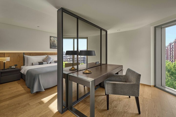 Room 34 of 80