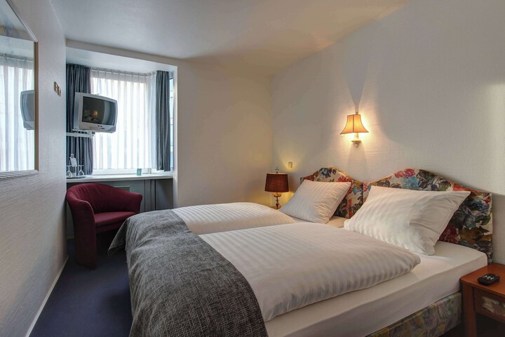 Room 42 of 64