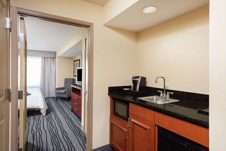 1 King Bed Hearing Accessible (5 of 25)