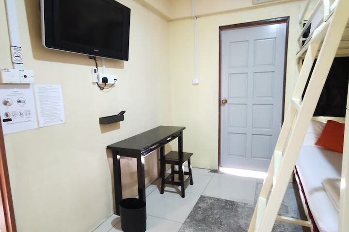 Room 15 of 33